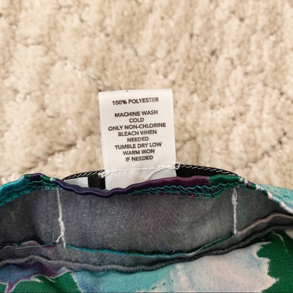 4/$25  LOFT sleeveless Patterned top - Picture 8 of 8